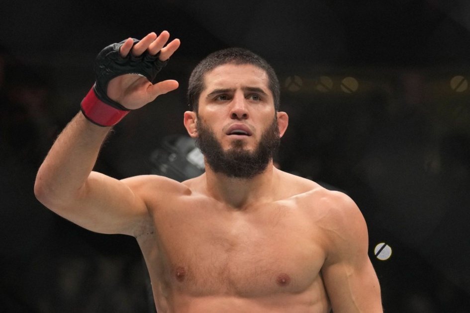 Махачев готовится к бою с Гарри на UFC 330
