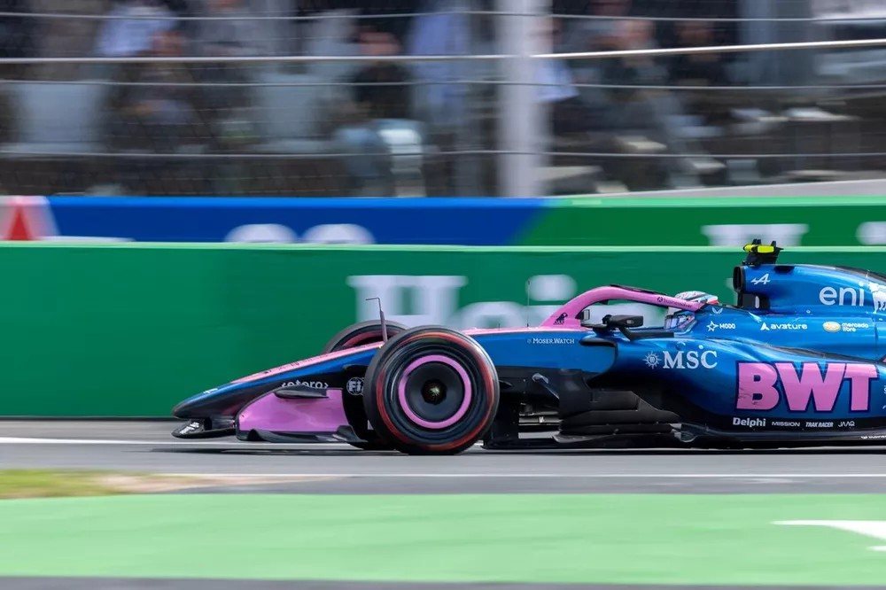 FIA осудила травлю стюардов за штрафы Колапинто и Линдблада
