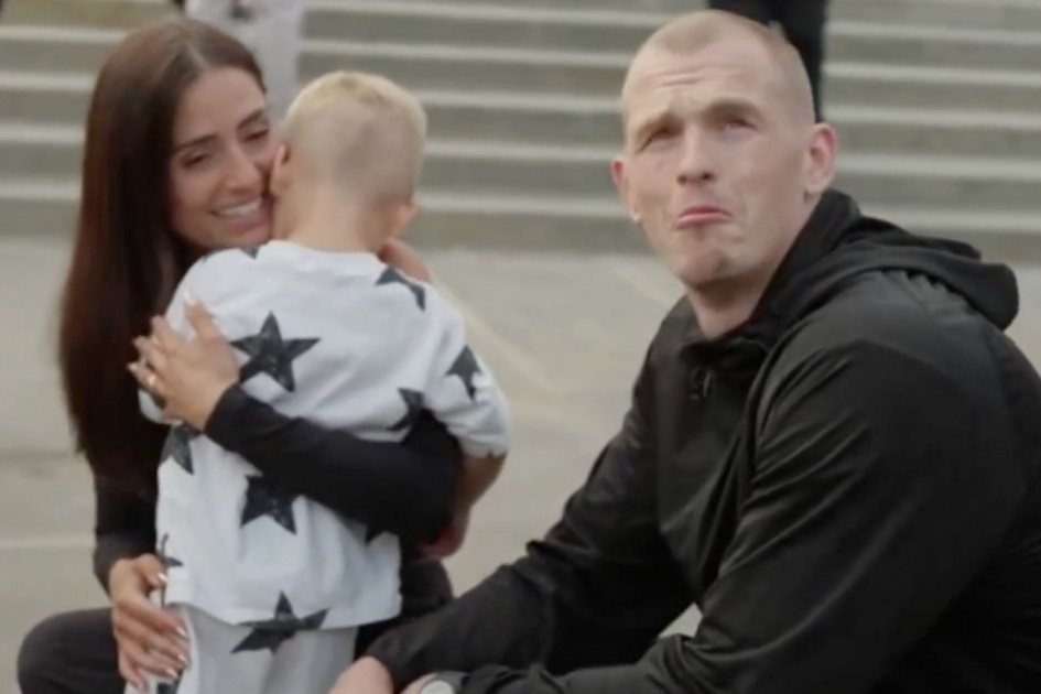 Сын Иэна Гэрри расплакался на битве взглядов перед UFC 330