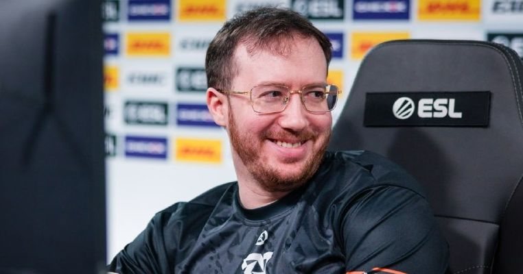 Ari: «Мета в пабликах — это постоянные драки»