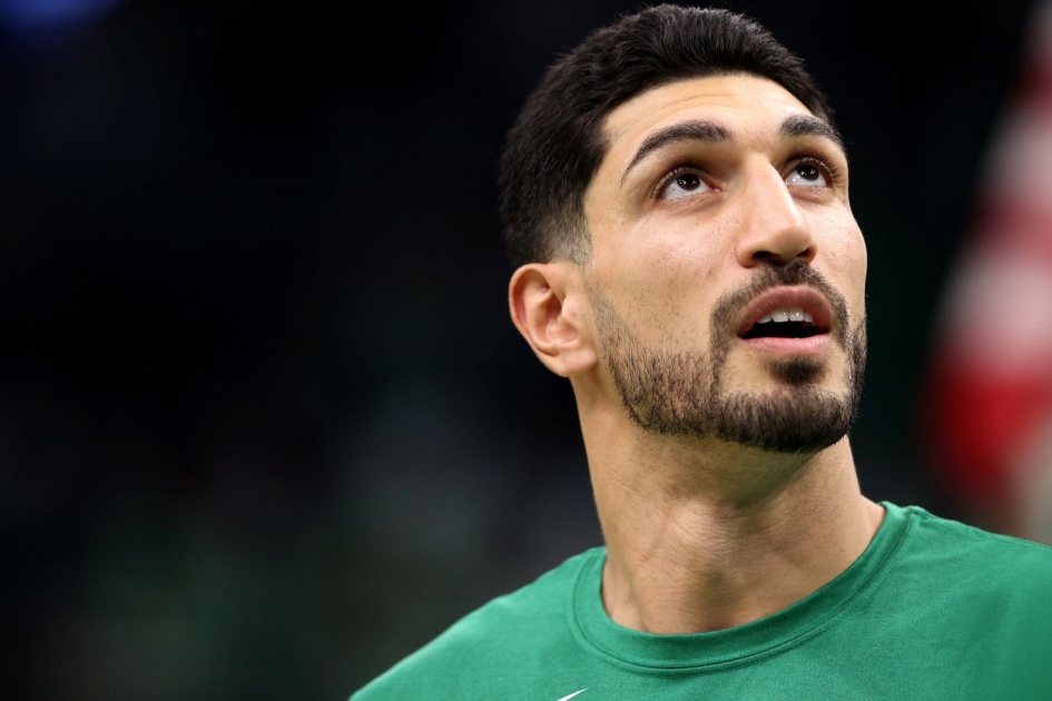 Экс-центровой НБА Энес Кантер Фридом подал заявку на драфт WNBA 2027 года