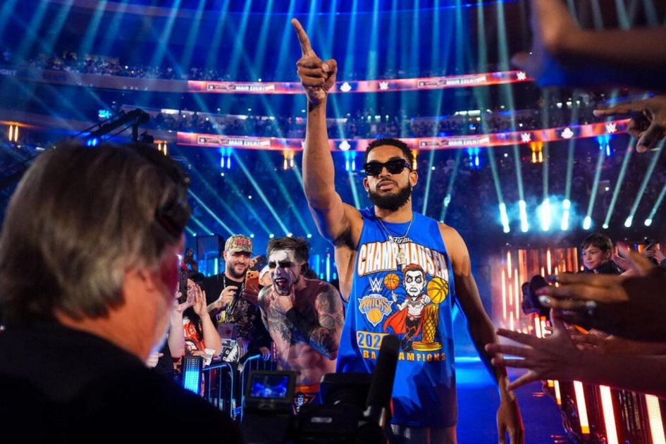 Чемпион НБА Таунс появился на шоу WWE и провёл «чокслэма» сыну легенды реслинга