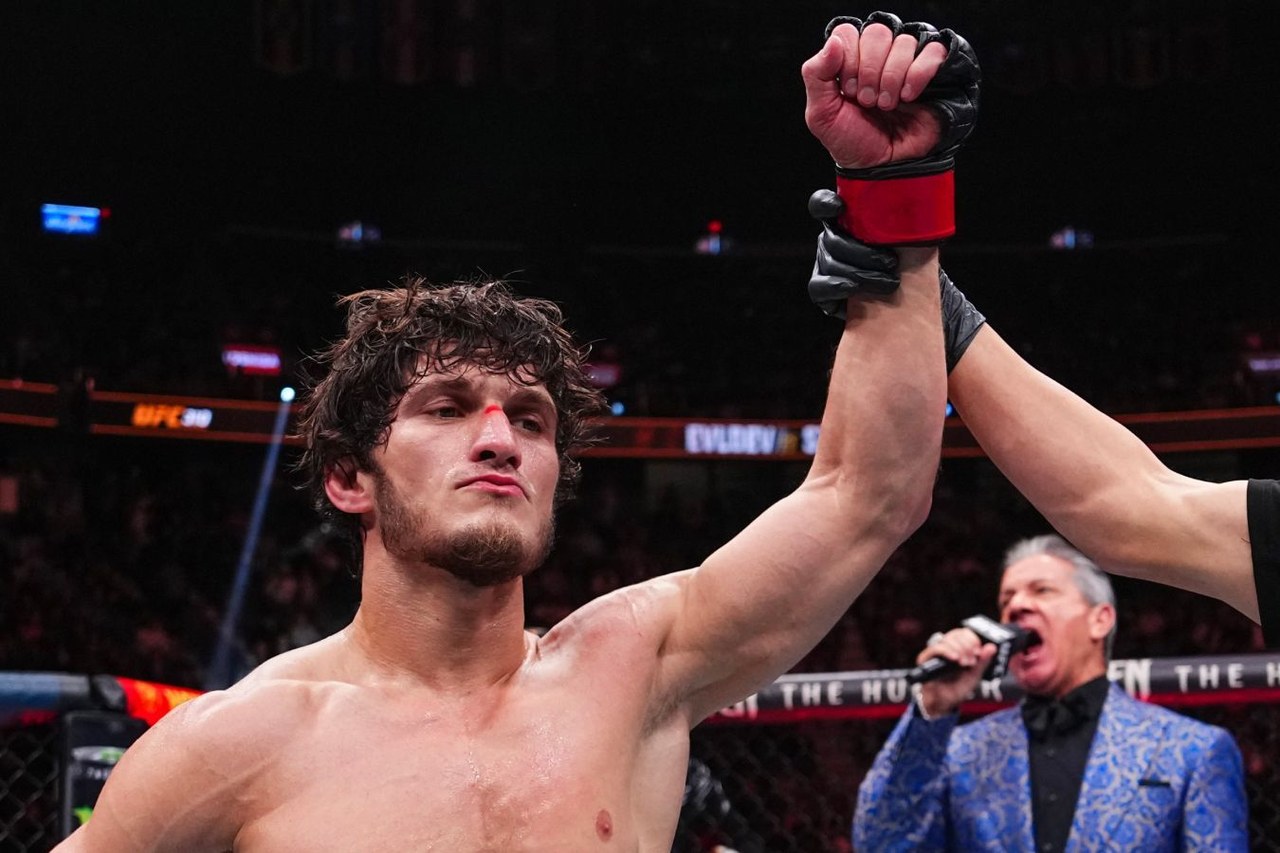 Евлоев готов к титульному бою в UFC