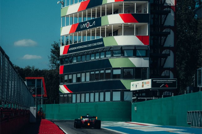 Ferrari завершила первый день тестов шин Pirelli в Имоле