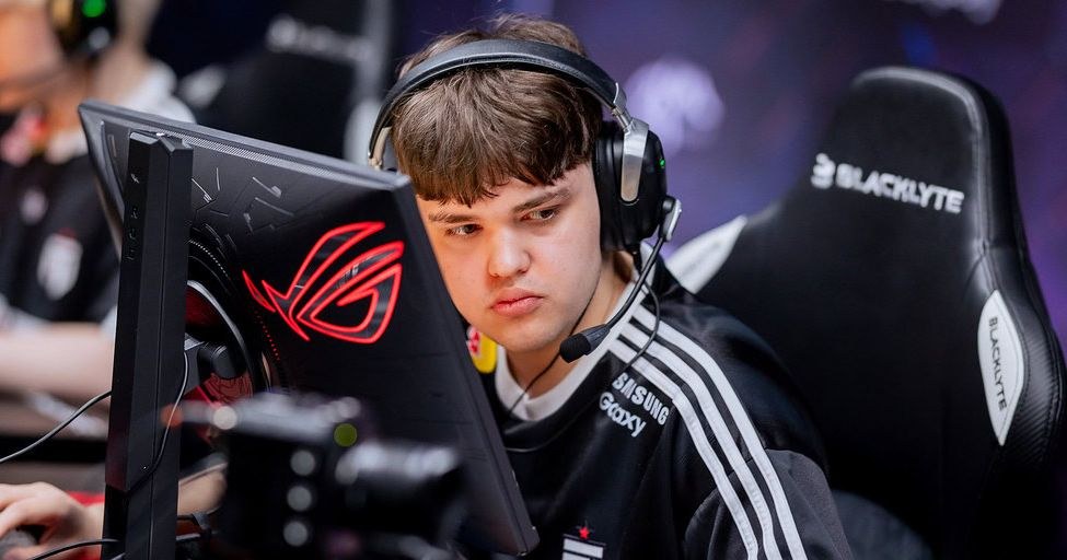 FUT Esports может заменить cmtry на sl3nd