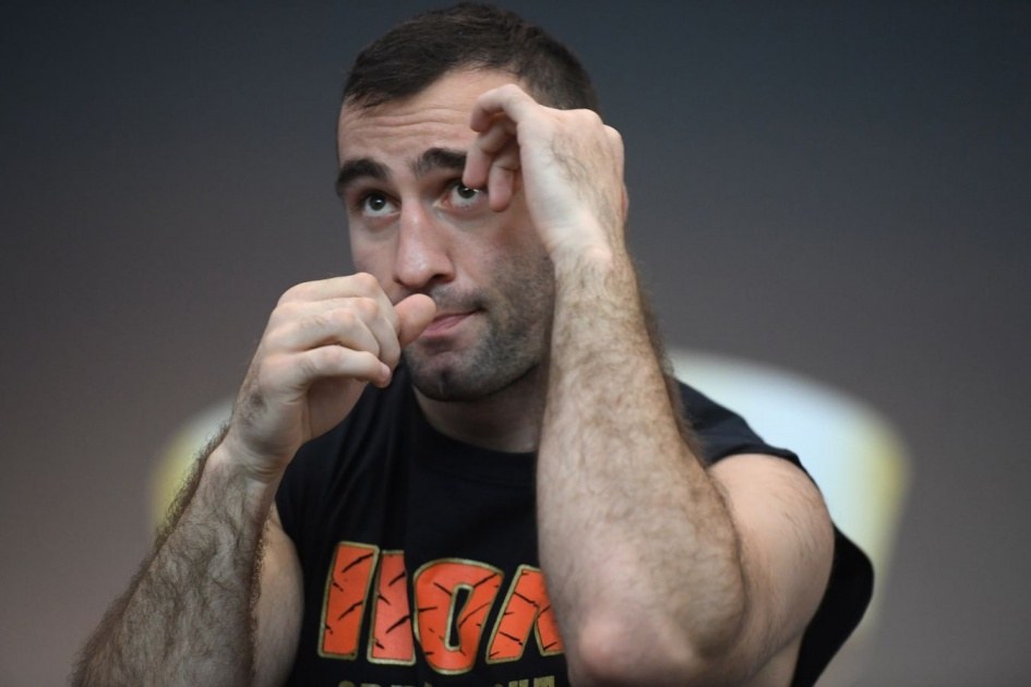 Гассиев защитил титул WBA в бою с Кадиру