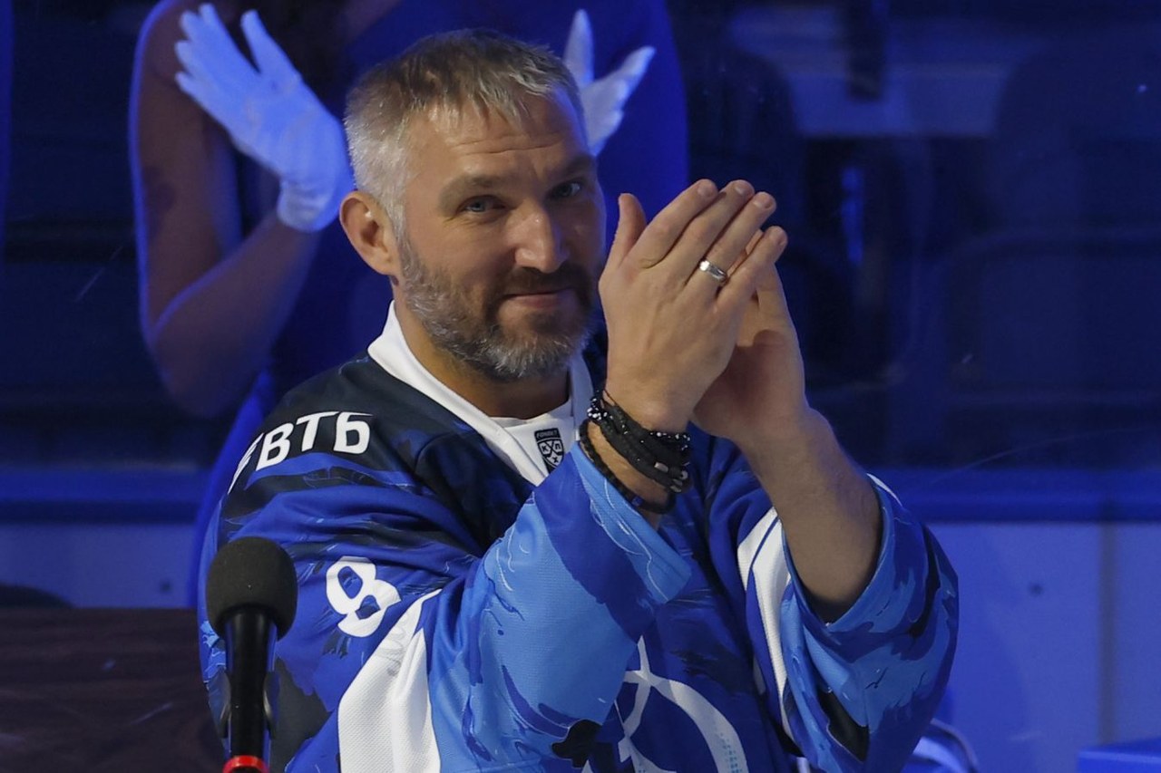 Глотов назвал Овечкина одним из величайших людей России