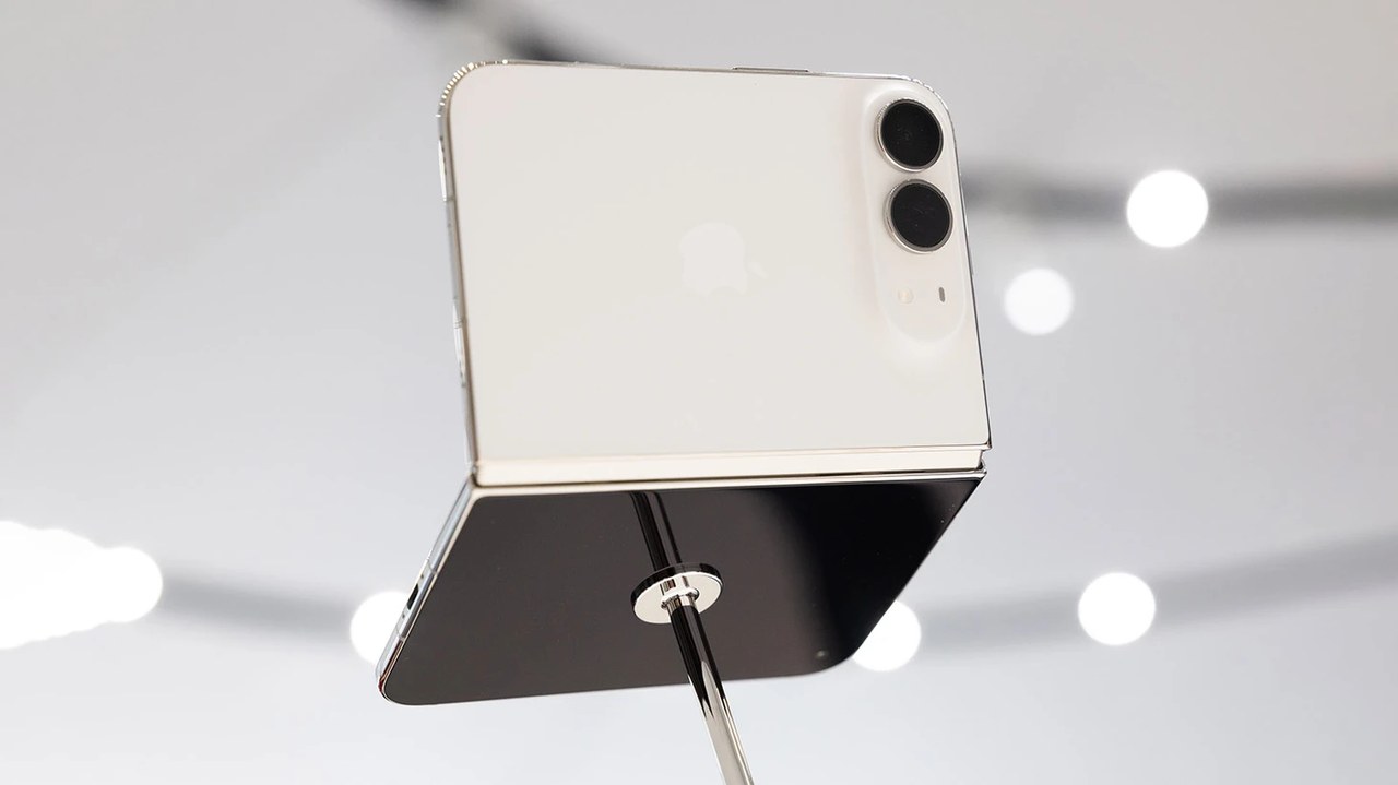 iPhone Duo против Samsung Z Fold: сравнение складных смартфонов