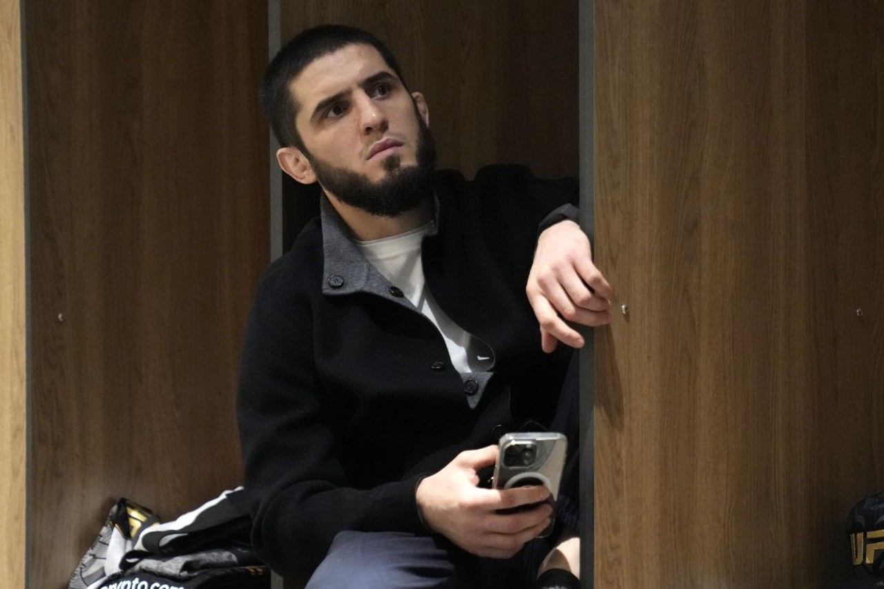 Ислам Махачев показал, как рыбачит в горах