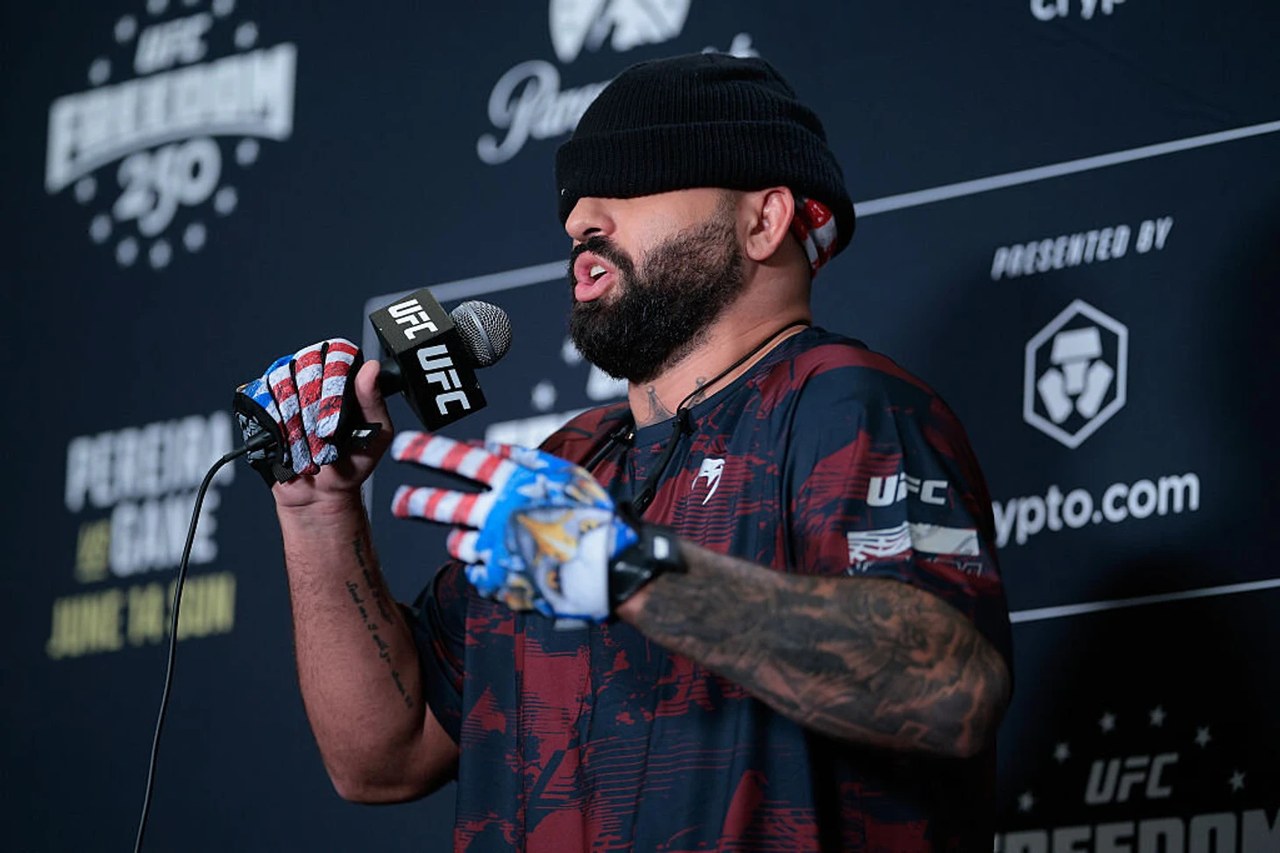 Хокит получил титульный бой в UFC спустя 371 день после дебюта