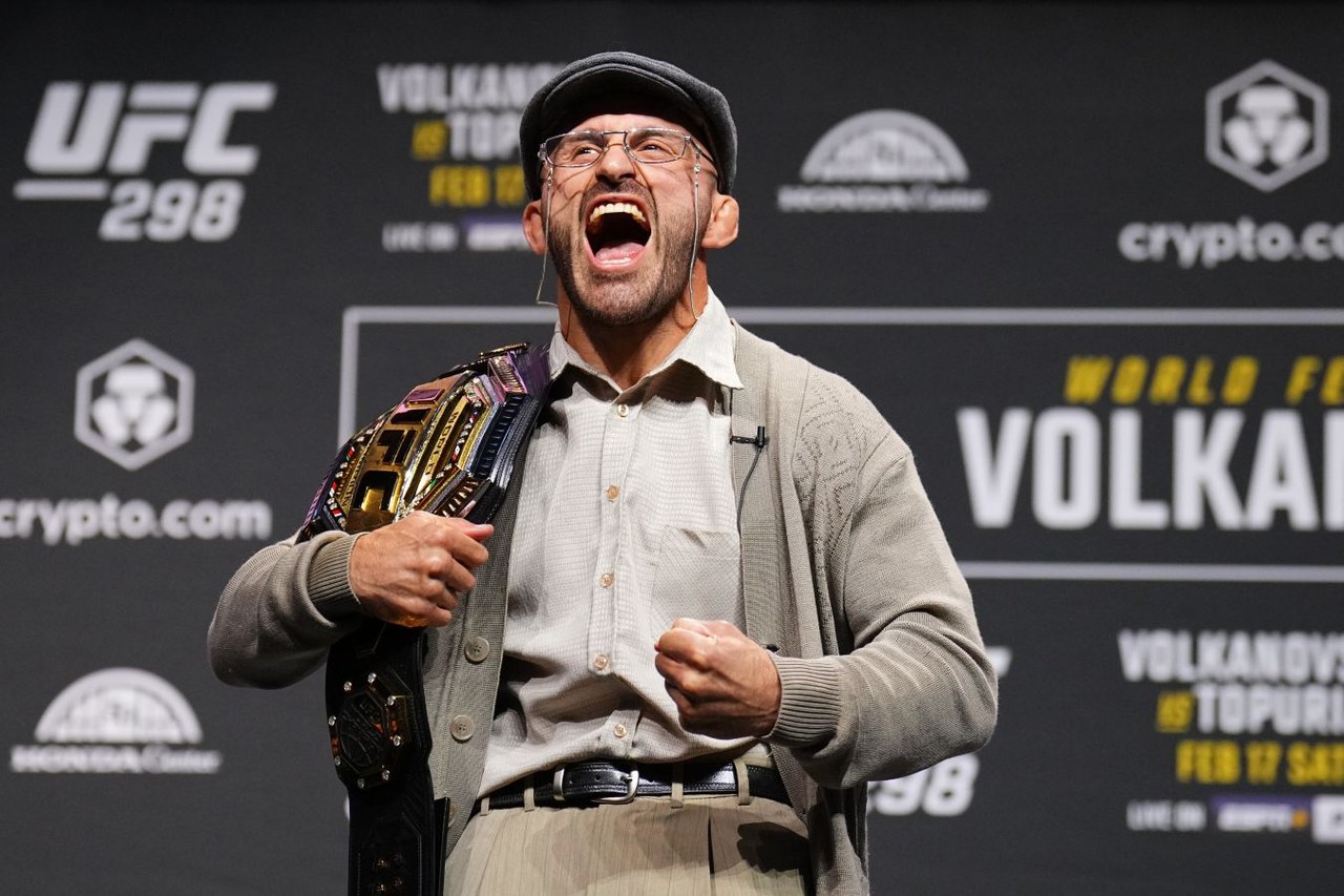 Лора Санко поделилась прогнозом на бой Волкановски и Евлоева на UFC 333