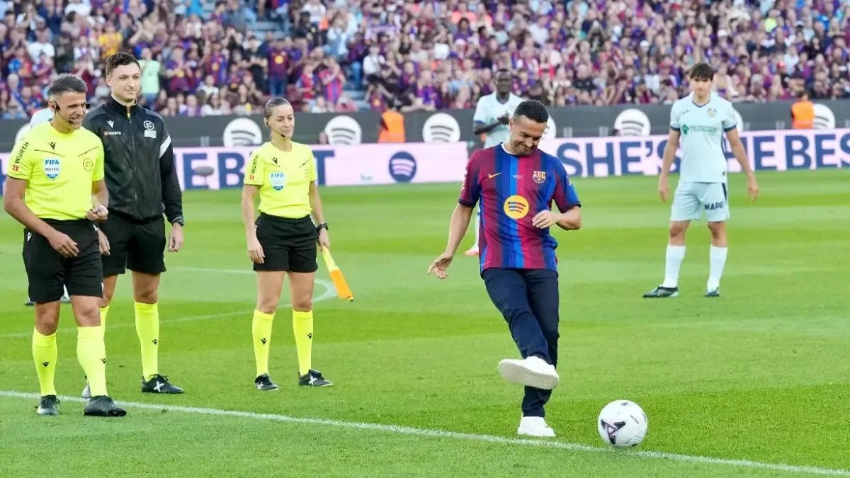Педро Родригес получил овацию на Spotify Camp Nou после завершения карьеры