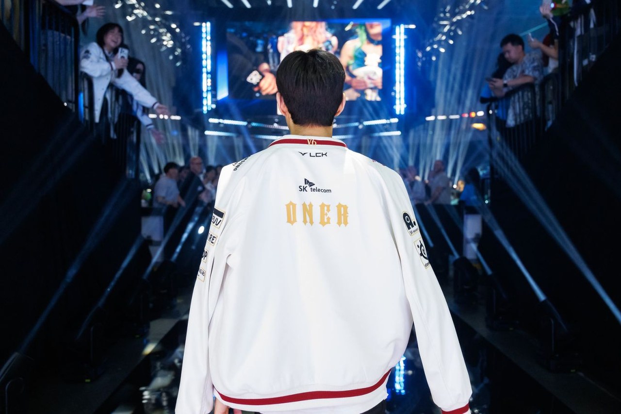 T1 и Invictus Gaming вышли в плей-офф Worlds 2026