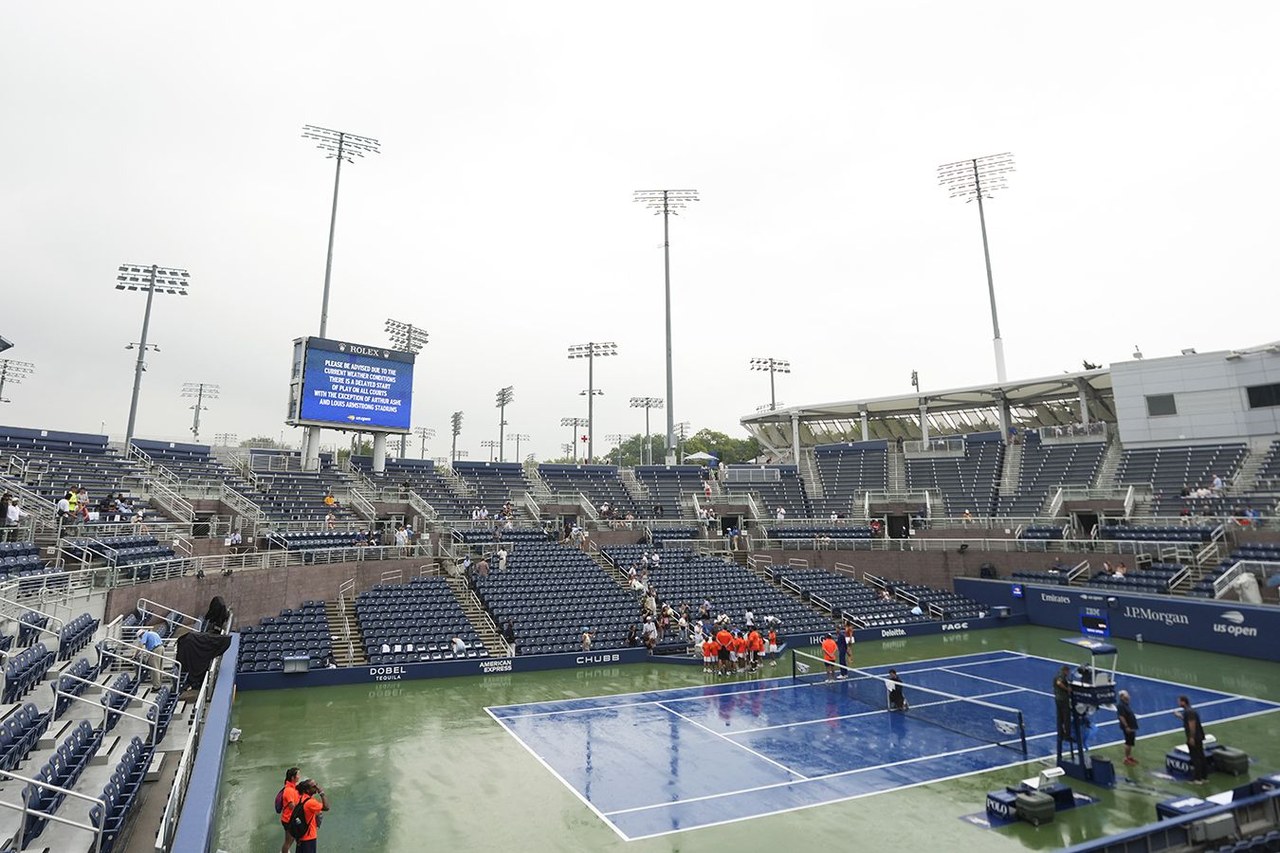 US Open-2026: матчи на открытых кортах отложены из-за дождя